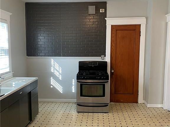4th image of 140 Fordham Dr