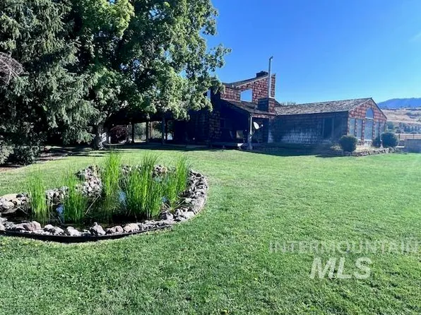 2303 McMahan Ln, Fruitvale, ID 83612