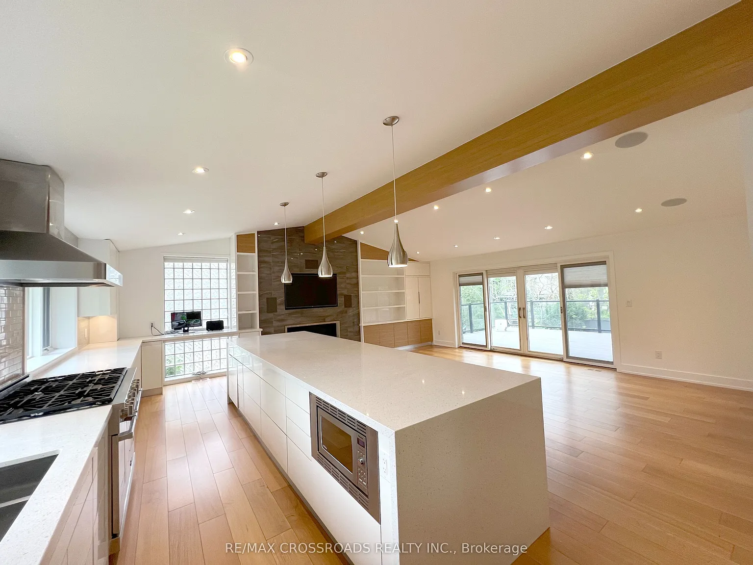 3 bed, $5,900 — Photo 2