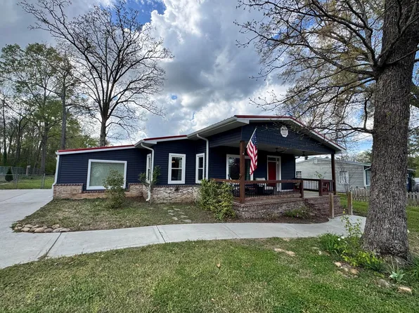 68 Fisher St, Rossville, GA 30741