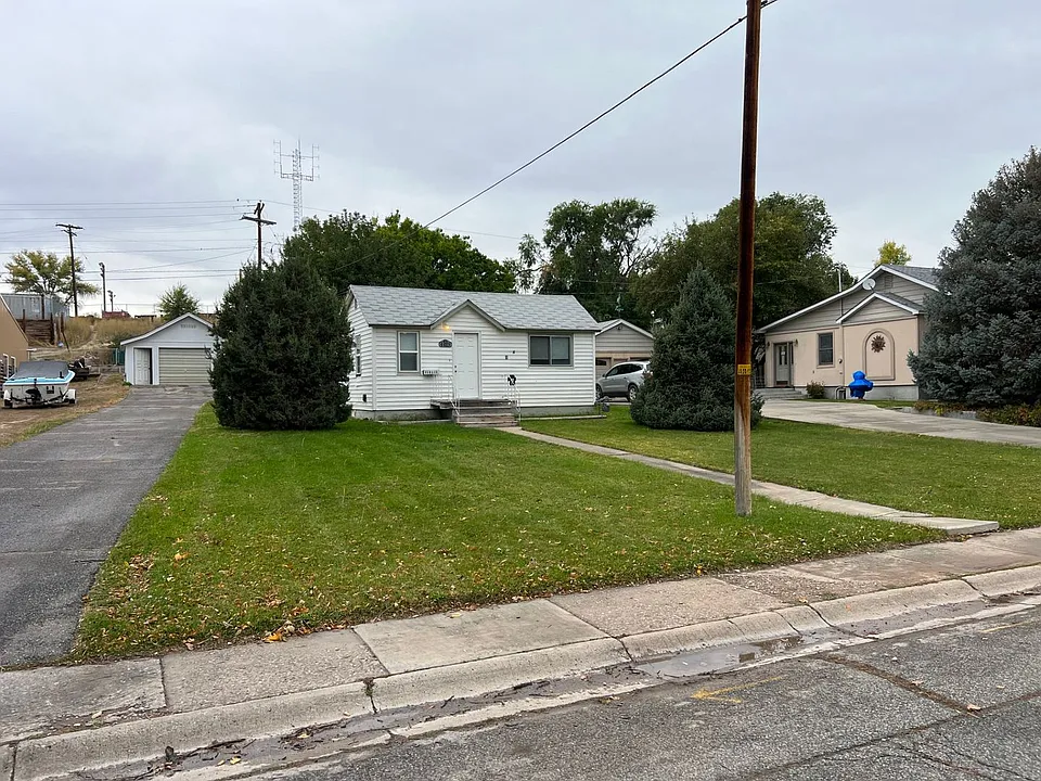 214 N 2 W