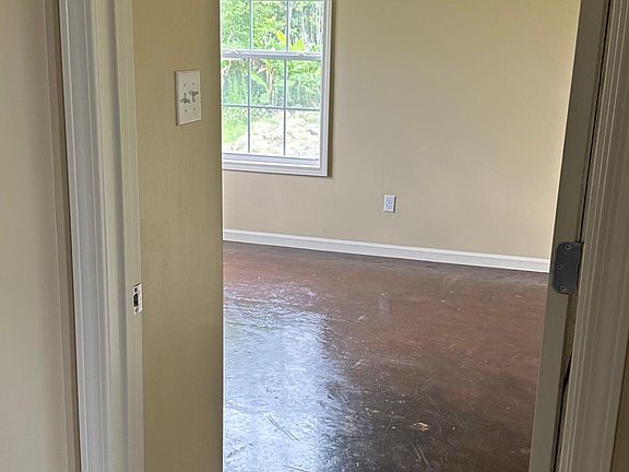 4th image of 1007 Railroad Ave