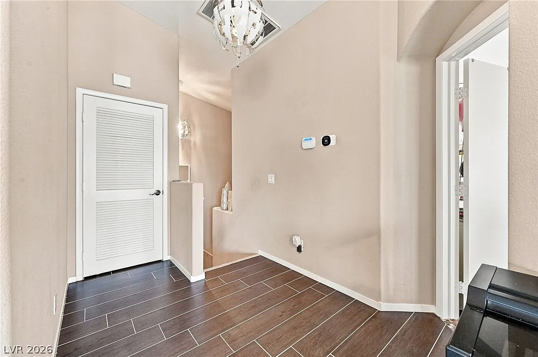 2 bed, 2.0 bath, 1069 sqft, $1,595 — Photo 2