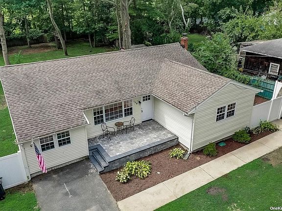 3rd image of 106 Hanrahan Ave