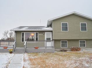 1013 S Primrose Ln, Pierre, SD 57501