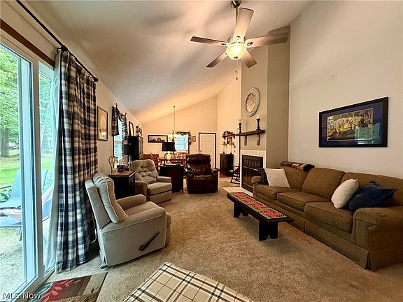 5th image of 103 Burlington Oval Dr