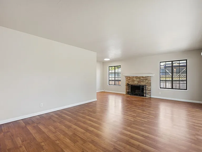 1835 Sandalwood Dr — Photo 7
