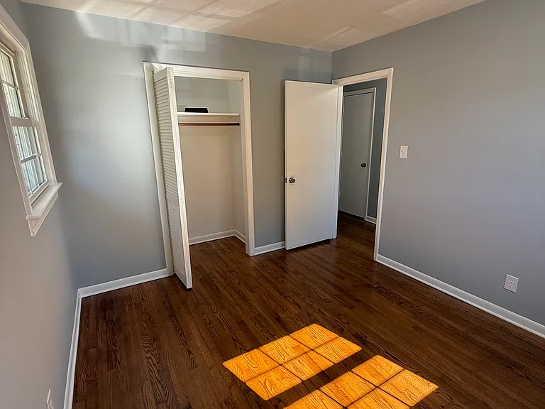 410 Andrews St — Photo 3