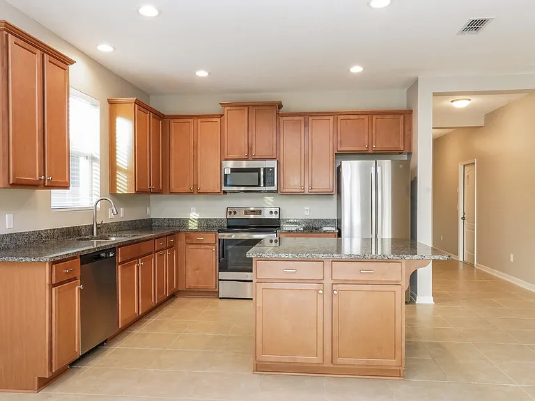 1859 Castleton Dr — Photo 4