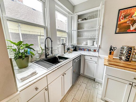 2nd image of 35 Essex St #1
