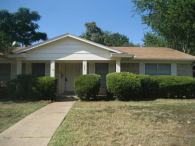 1st image of 2705 Starcrest Ln