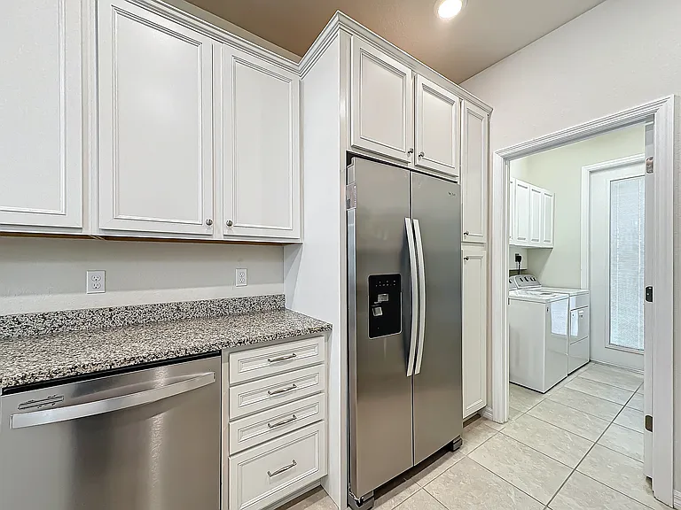 1240 Eucalyptus Dr — Photo 9