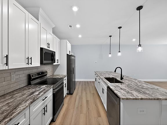 5th image of 244 Sequoia Dr