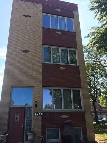 1st image of 4044 S Lake Park Ave #1