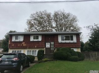 15 Olean St, Islip Terrace, NY 11752
