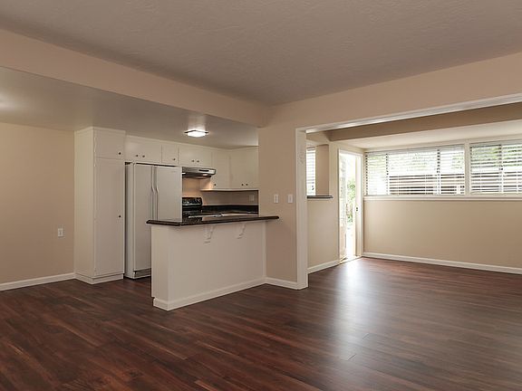 2nd image of 14225 Lora Dr APT 4