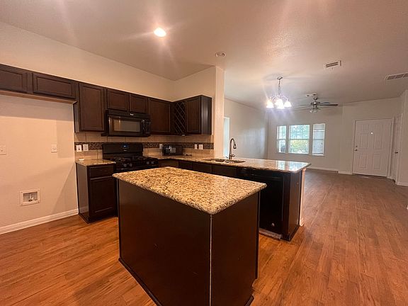 4th image of 138 Preston Trl