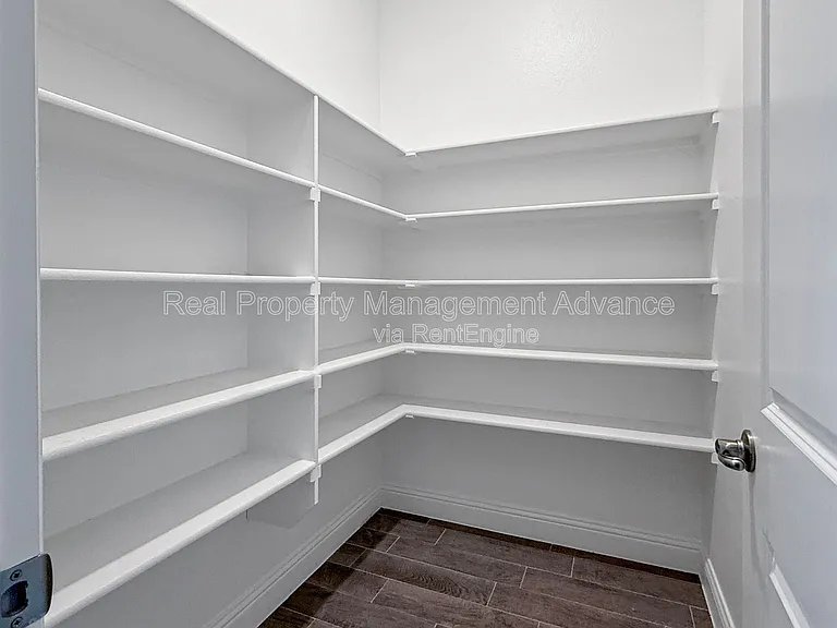 2912 Log Cabin Dr — Photo 10