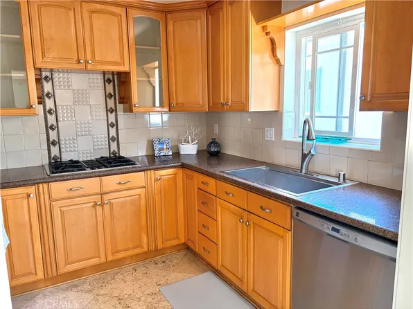 425 S Catalina Ave APT 4, Redondo Beach, CA 90277