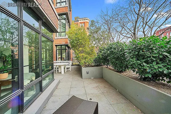 Rented by A & I Broadway | media 5