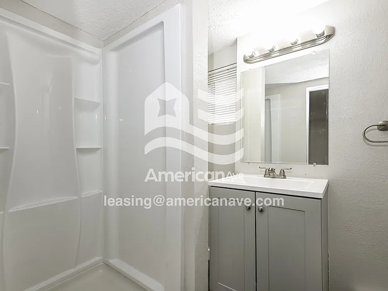 456907_007_wm_-_main_bathroom_13347299.jpg