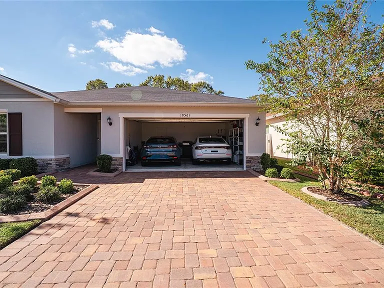 10561 Laguna Plains Dr — Photo 3