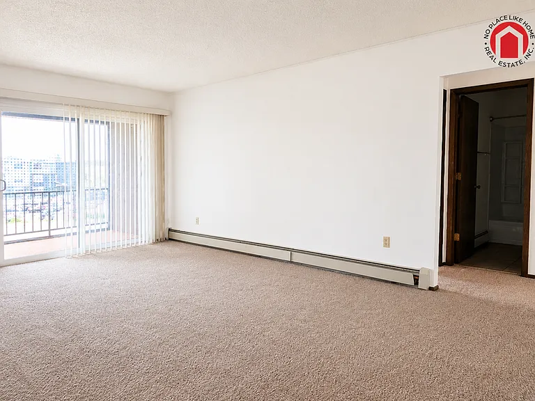 4440 S Poplar St #301 — Photo 3