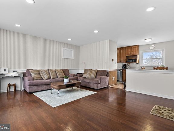 3rd image of 1713 Rosa Dr