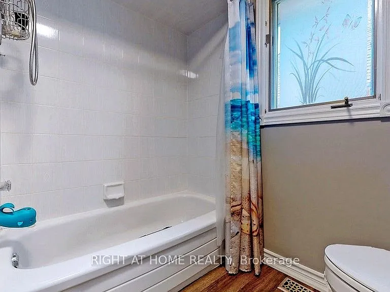 95 Lensmith Dr #MAIN AND UPPER FLOOR — Photo 38