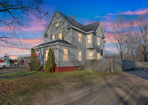 1415 Portage St