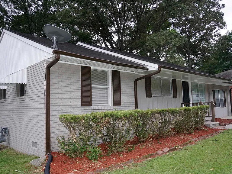 504 Pinecrest Dr — Photo 3
