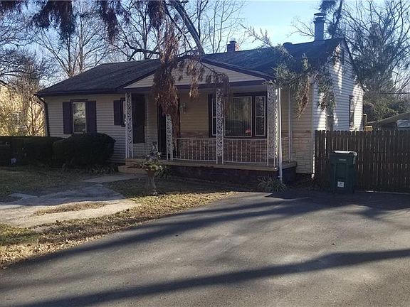 2nd image of 1905 Oak Hill Ln