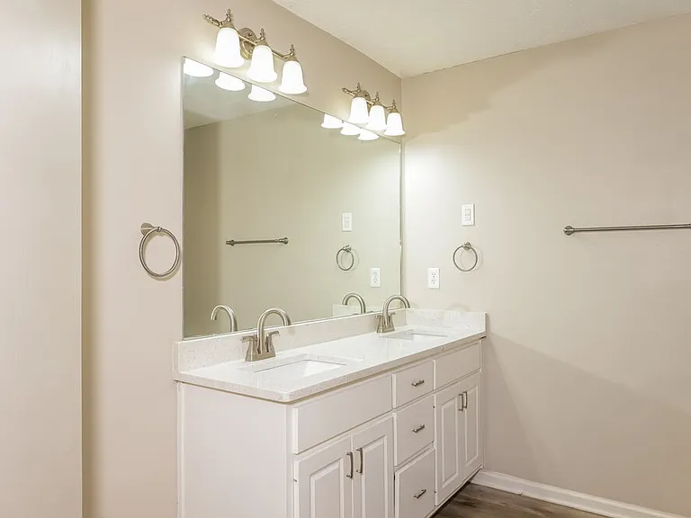 2152 Glen Hope Ln — Photo 12