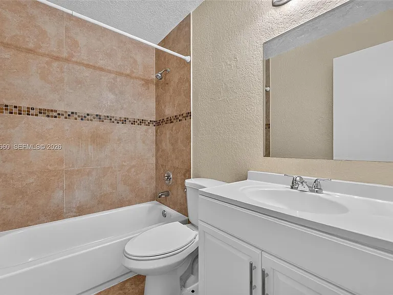 1101 W Prospect Rd #4 — Photo 16