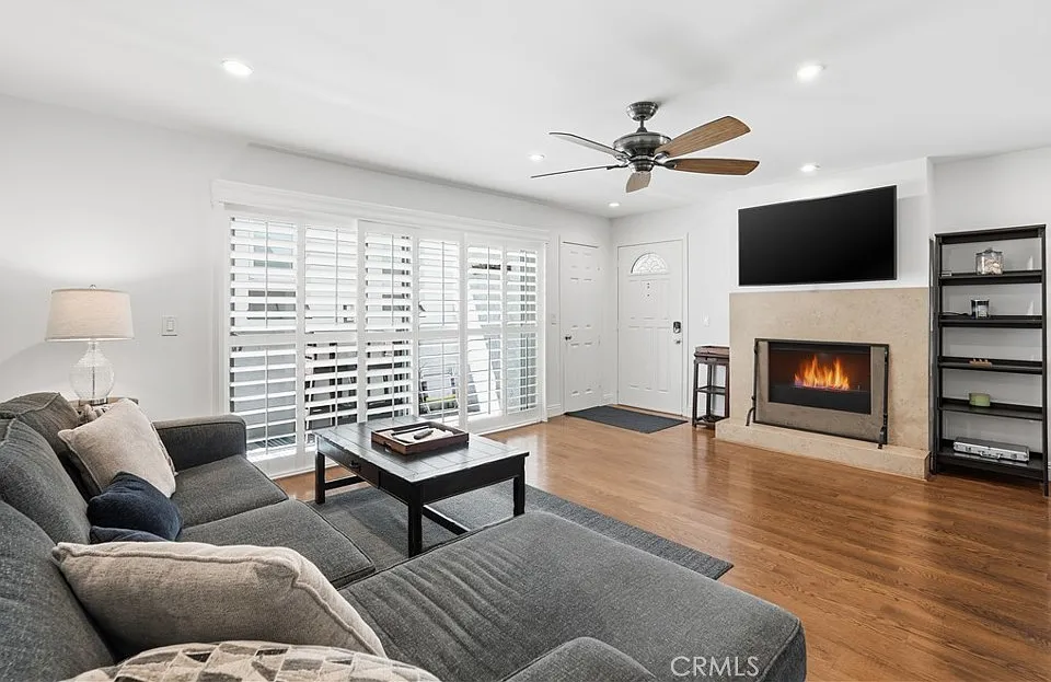 320 Hermosa Ave #101