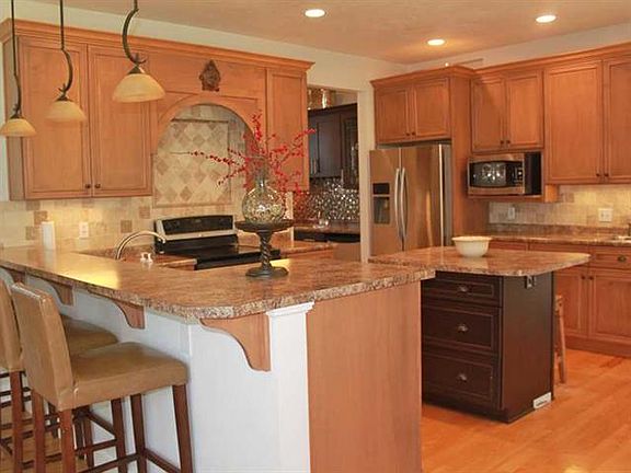 3rd image of 9171 Lucia Ln