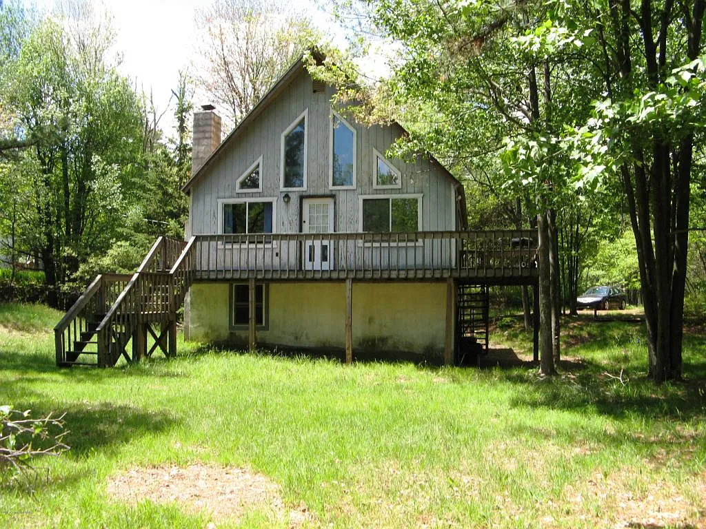 2202 Mohegan Ct photo 1