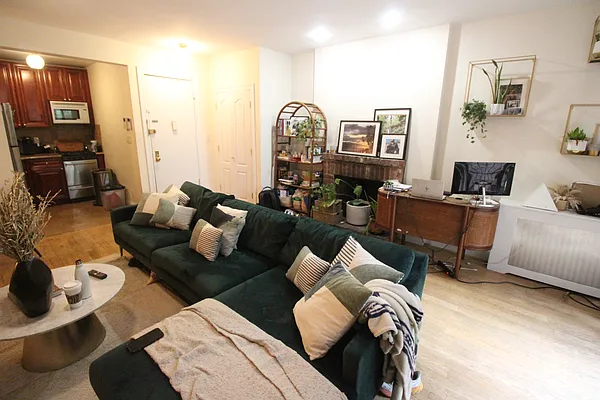 Rented by Luxor Homes & Investment Realty | media 44