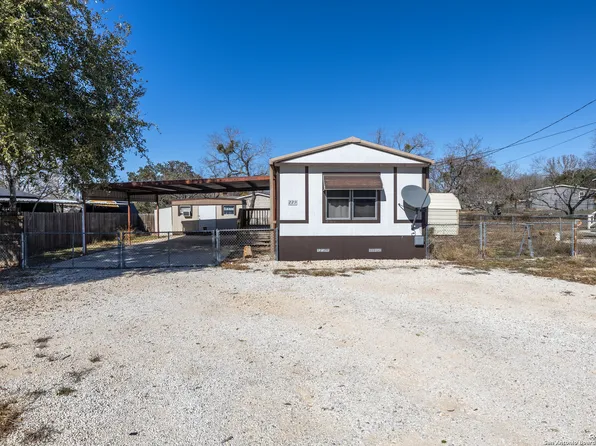 229 BREEZE DR, Devine, TX 78016