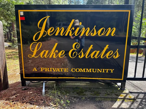 4589 Jenkinson Cir, Pollock Pines, CA 95726