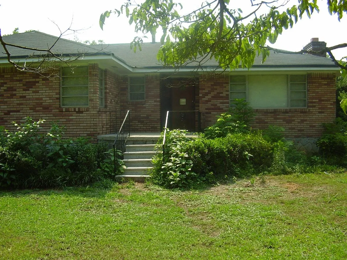 3 bed, 1.5 bath, 1200 sqft, $1,625 — Photo 2