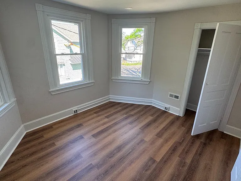 683 Knowles Ave — Photo 9