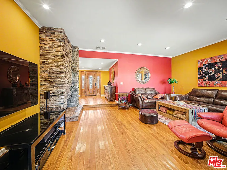 3106 Voltaire Dr — Photo 8