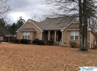 106 Chelsea Ln, Rainbow City, AL 35906