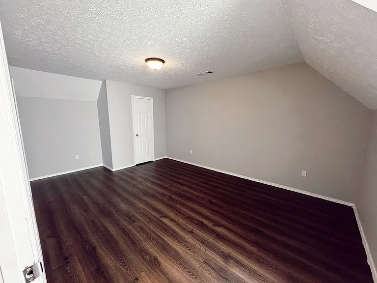 Valley View Apartments — Photo 69