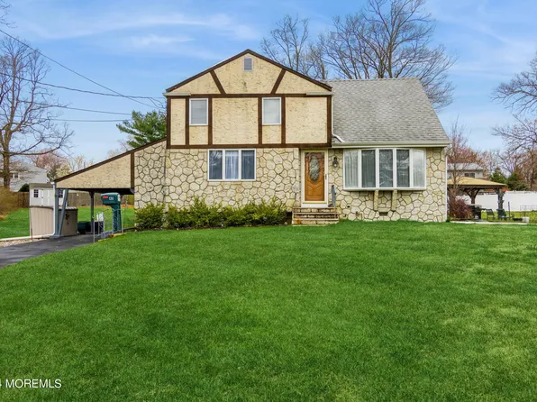40 Maplewood Drive, Middletown, NJ 07748