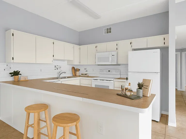 Mariner Apartments — Photo 1