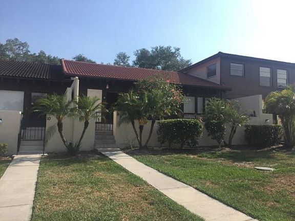 2nd image of 9 Loma Verde