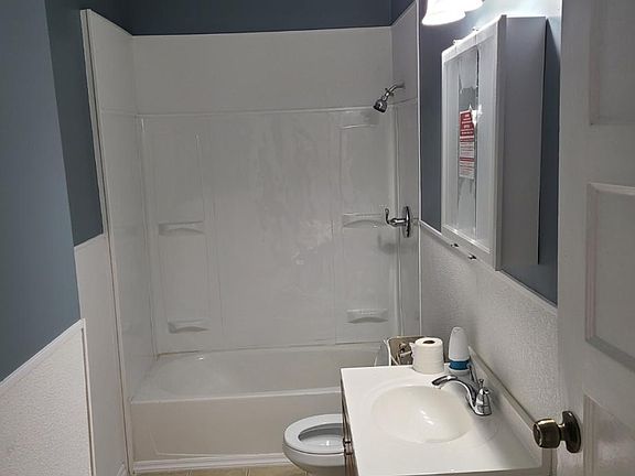 5th image of 720 West Ave #4