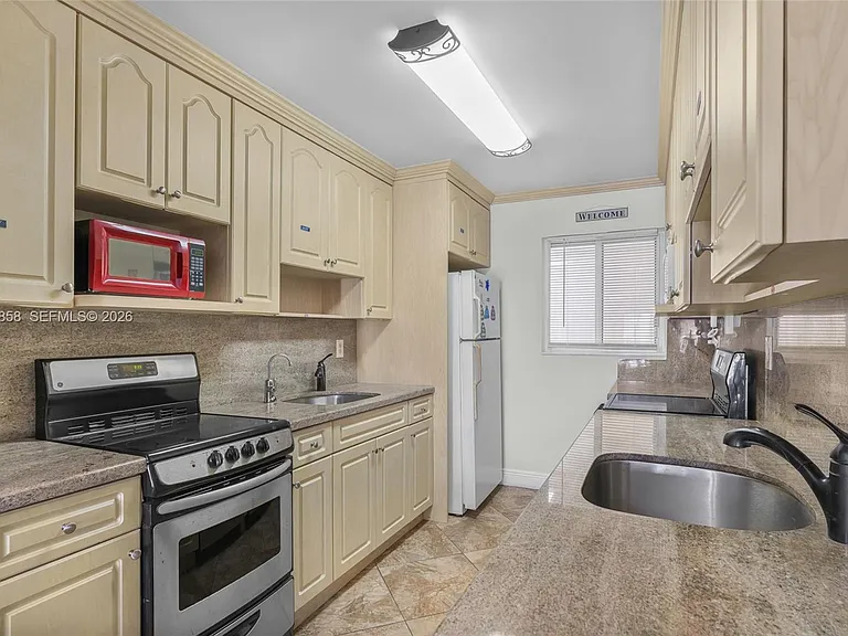 4141 Collins Ave #201 — Photo 7